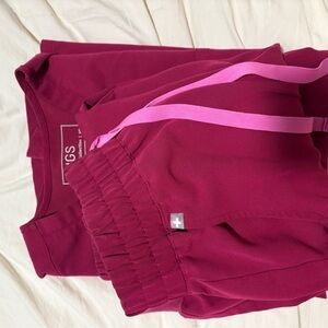 Magenta figs scrub set XS Catarina top & XS joggers